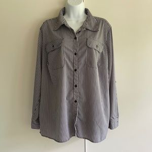 Button down blouse. 2x. EUC. Make me an offer :)